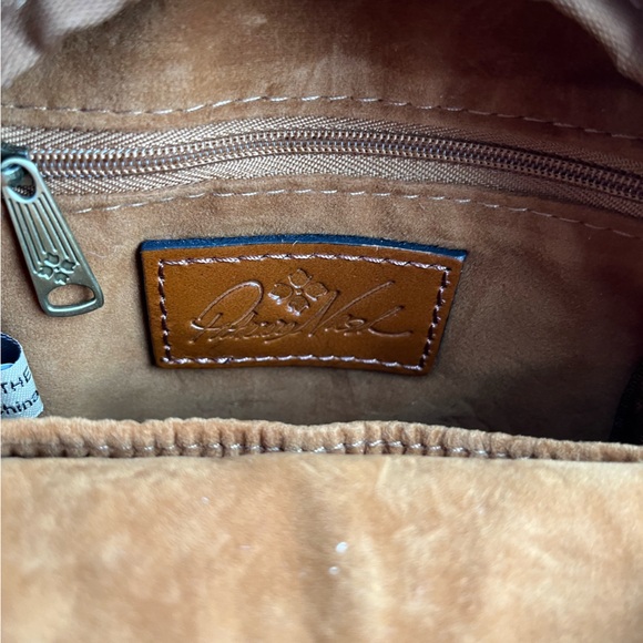 Patricia Nash Marisol tooled leather sling bag NWT - Picture 4 of 6